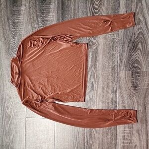 🦩 Forever 21 high shine crop Top 🦩